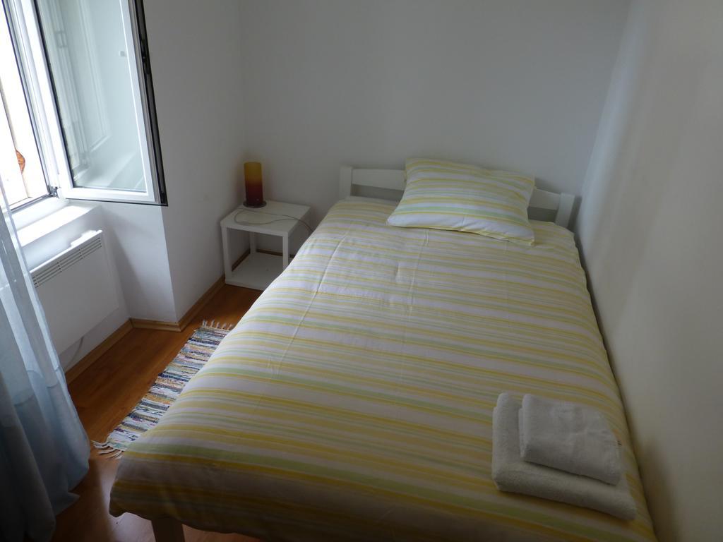 Apartment Elena Rooms สปลิท ภายนอก รูปภาพ