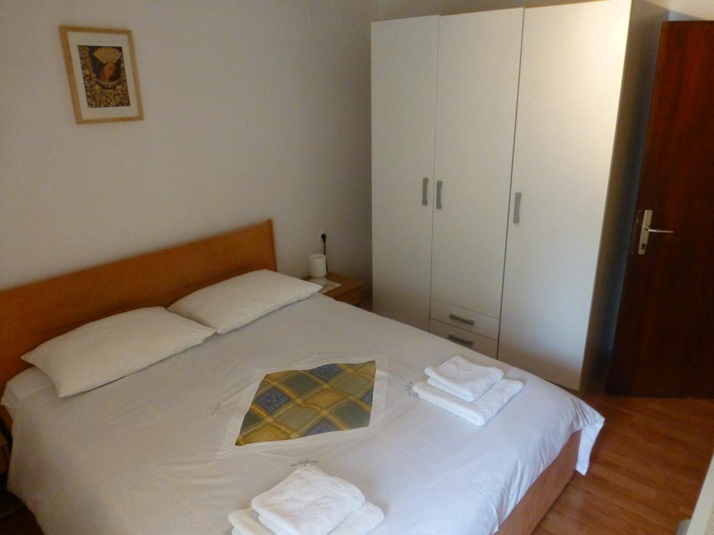 Apartment Elena Rooms สปลิท ภายนอก รูปภาพ
