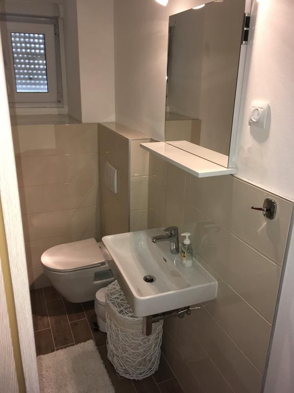 Apartment Elena Rooms สปลิท ภายนอก รูปภาพ