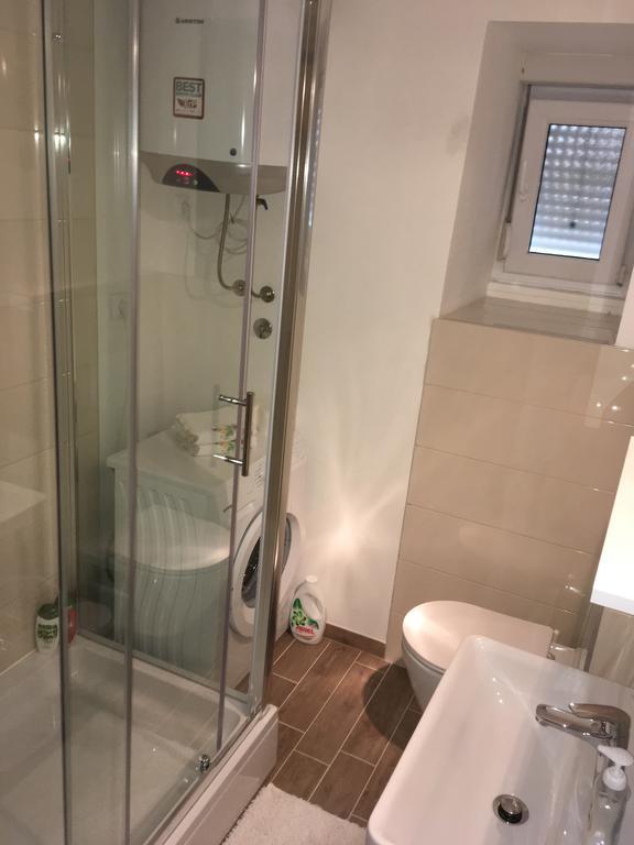 Apartment Elena Rooms สปลิท ภายนอก รูปภาพ